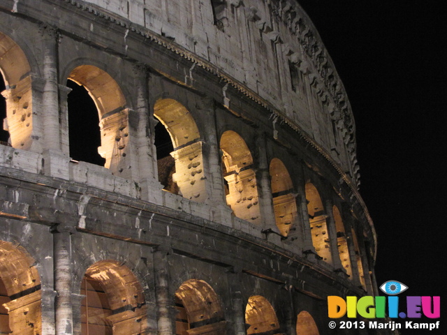 SX31541 Arches of Colosseum at night